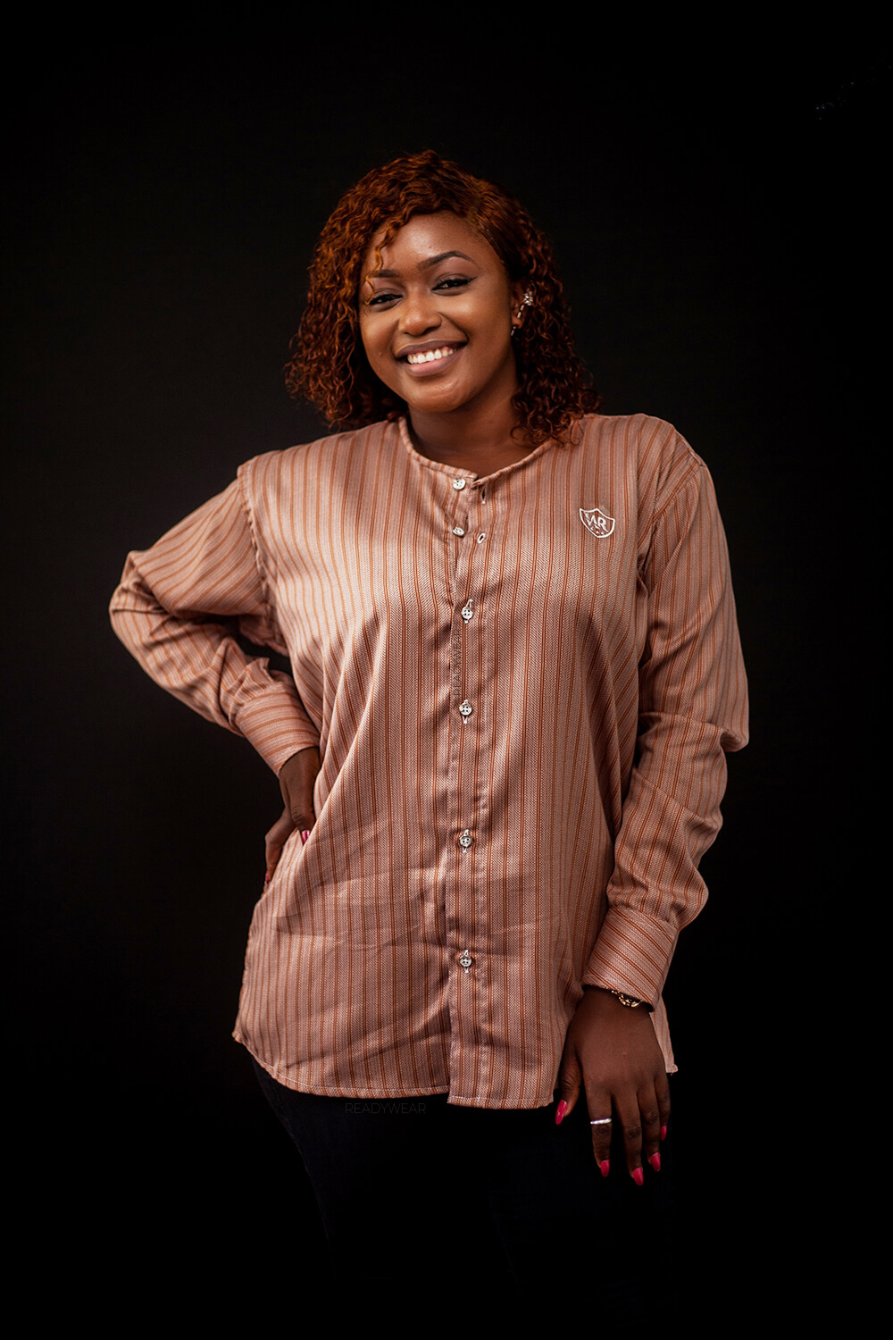 Chemise en soie boutonné au cou rond pour femmes (marron)